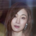 在露出光的公园里